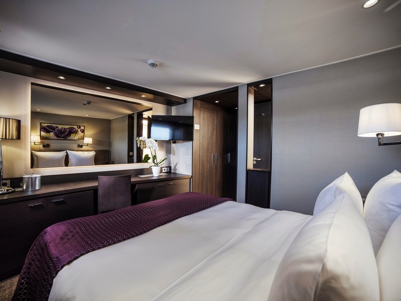 Avalon Deluxe Stateroom